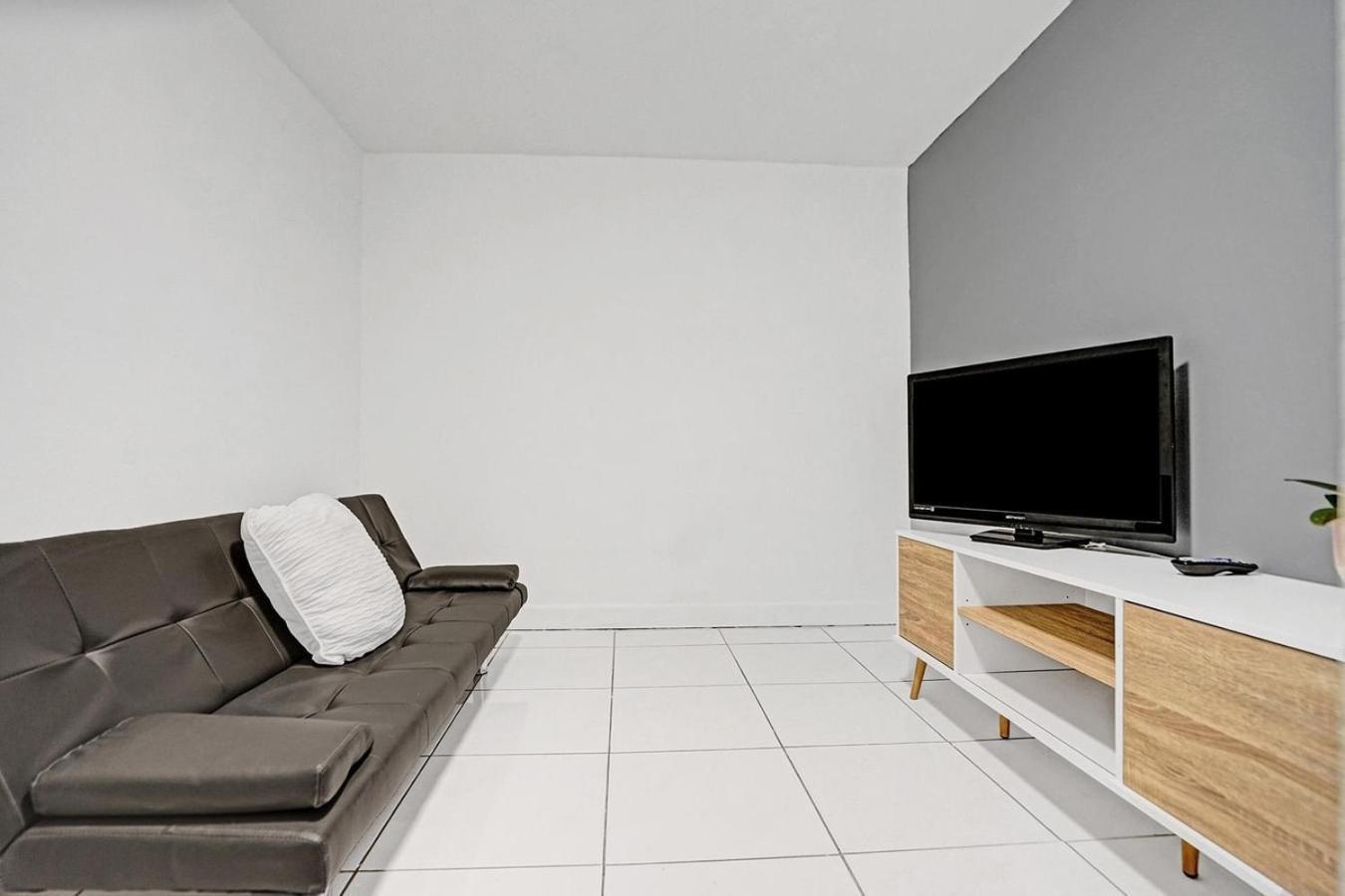 Hallandale Holiday Retreat Hollywood Boardwalk 哈兰代尔海滩 外观 照片