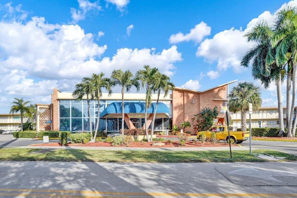 Hallandale Holiday Retreat Hollywood Boardwalk 哈兰代尔海滩 外观 照片