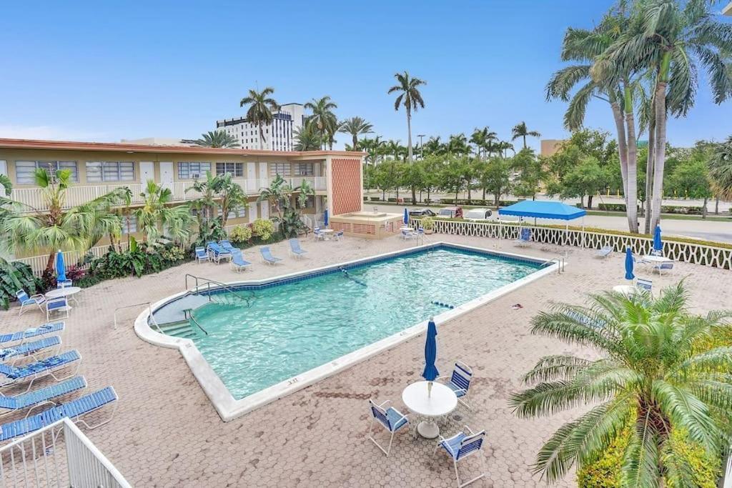 Hallandale Holiday Retreat Hollywood Boardwalk 哈兰代尔海滩 外观 照片