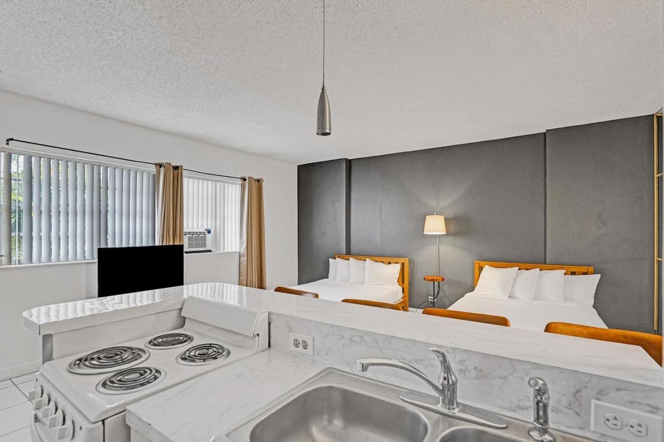 Hallandale Holiday Retreat Hollywood Boardwalk 哈兰代尔海滩 外观 照片